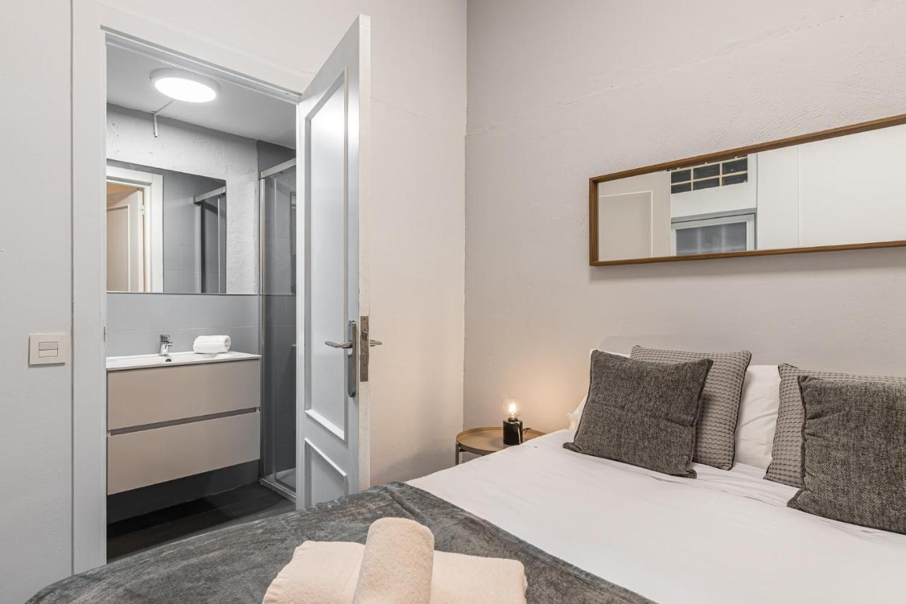 Waou Essence I Los Austrias - Corta Duracion Madrid Exterior foto