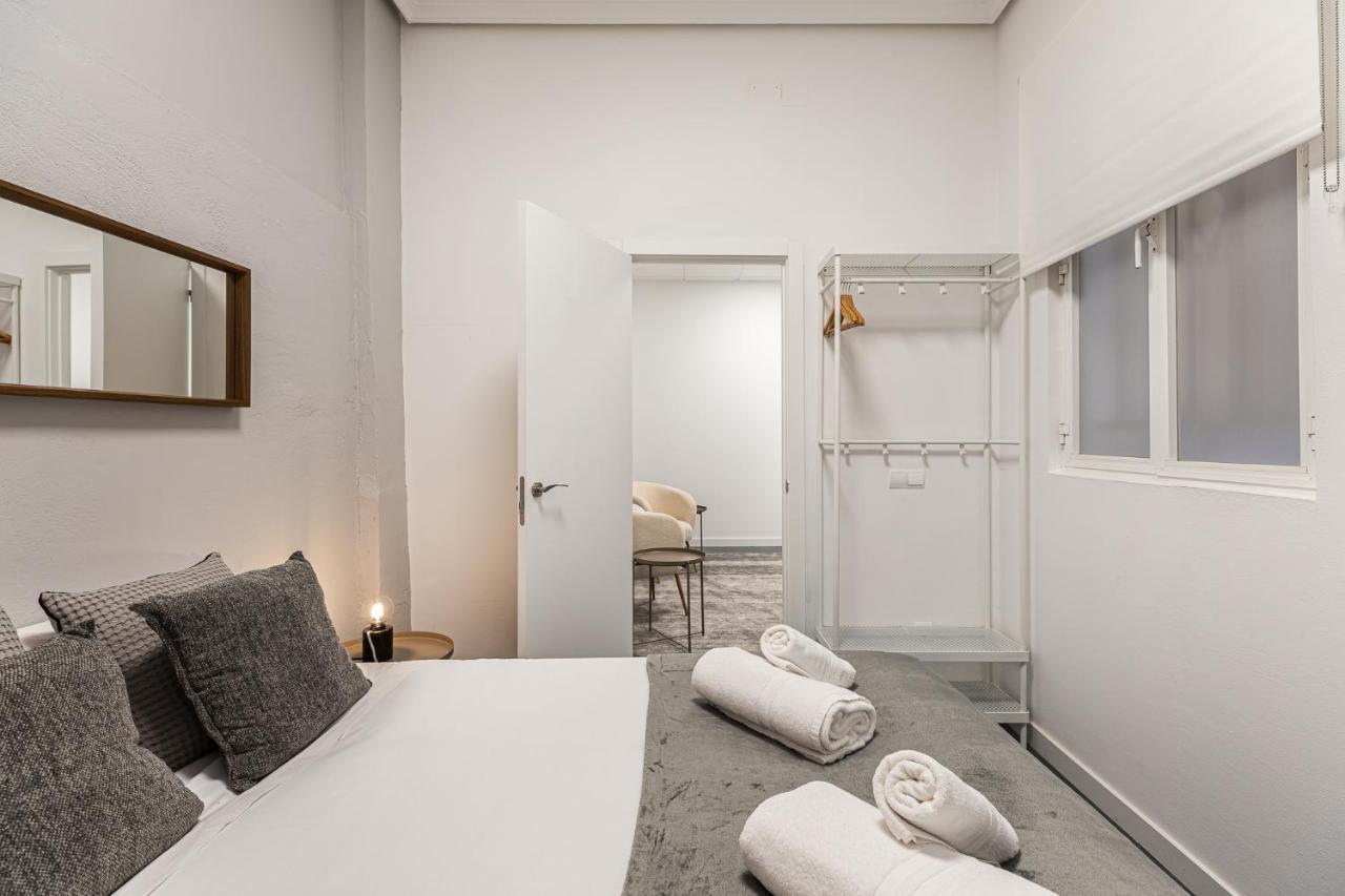 Waou Essence I Los Austrias - Corta Duracion Madrid Exterior foto